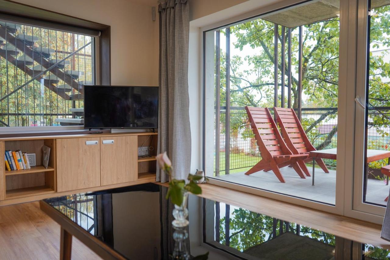 Vila Vekose - Apartman S Terasou A Zahradou ฮราเดตสคราโลเว ภายนอก รูปภาพ